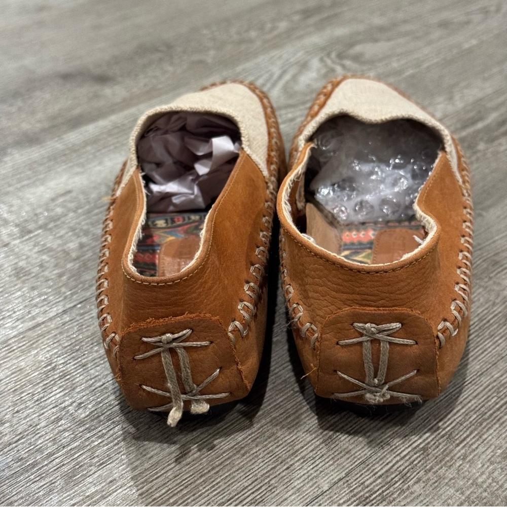 Hush Puppies Women's Loafers Slip Ons Tan Suede - Size 6 / 6.5- EUC - Picture 3 of 8